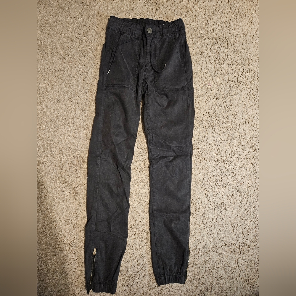Black American Eagle Super Stretch Jeans with Ankle Zippers Size 00 Long